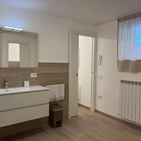 Апартаменты Domus Borgo - Loft Moderno In Centro Storico Чивитанова-Альта
